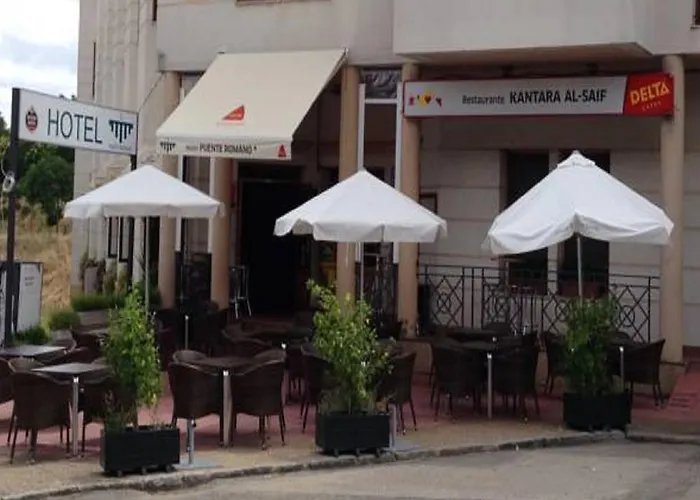Hotel Puente Romano